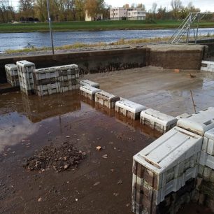 Nové dno začíná u playspotu Tlama