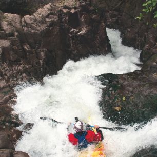 Ruský styl v podaní Kyrila, peřej S-tur, řeka Alseseca, úsek Roadside / F: Caleb Owen