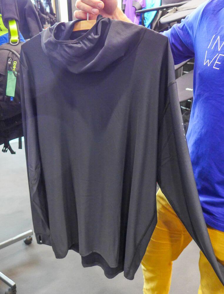 Volné triko z řady Hiko Shade je určeno hlavně pro použití na souši