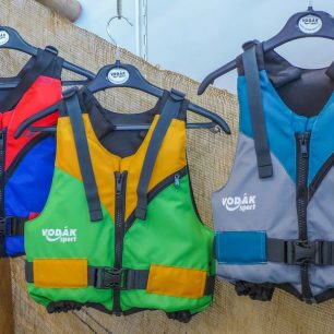 Turistické vesty od VODÁK sportu v nových barvách