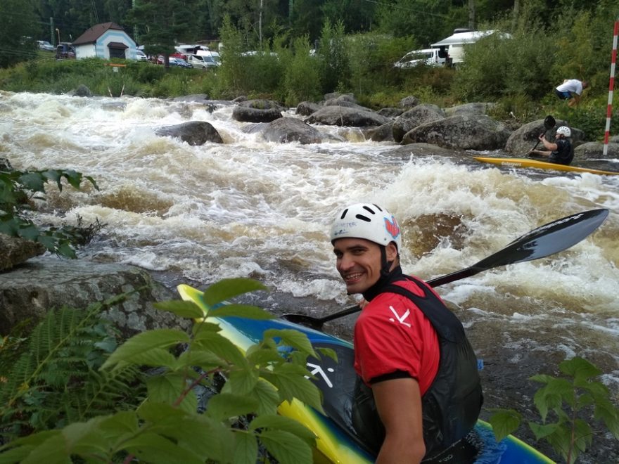 Jedním z mých nejoblíbenějších vodáckých terénů je Lipno, mám rád těžkou vodu