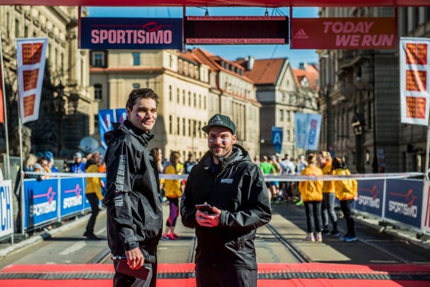 S parťákem Mírou Lencem společně pádlujeme 20 let, komentujeme 13 let. Na něj spoléhám, nejen když mám v ruce pádlo nebo mikrofon a vždycky jsem udělal dobře