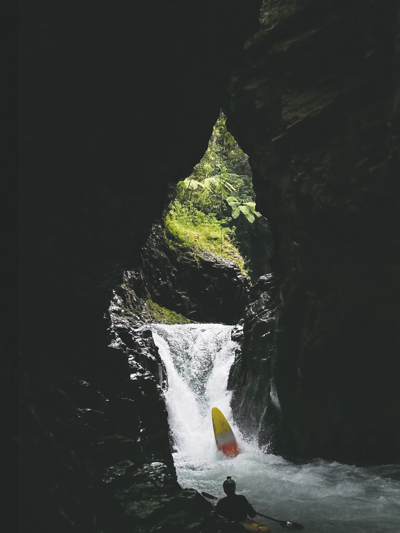 Kyril ve chřtánu Mordoru / F: Caleb Owen