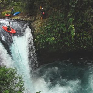 Mnoho řek nabízí krásné a vysoké vodopády