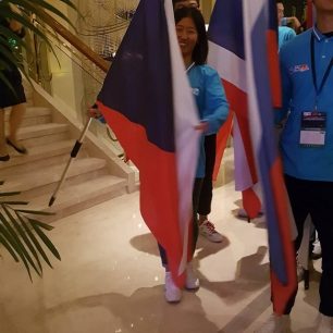 Naše vlajkonoška byla usměvavá