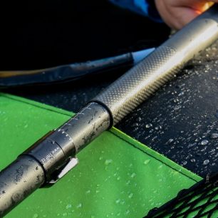 Pádlo jsem měl se spojkou YP, i zde je v žerdi na straně dříku použitý karbon