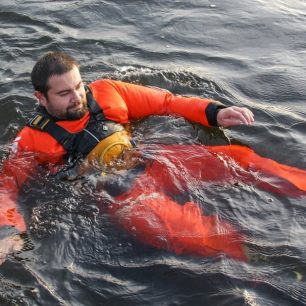 Plavací zkouška po 5 měsísích užívání obleku, stále jsem zůstal v suchu