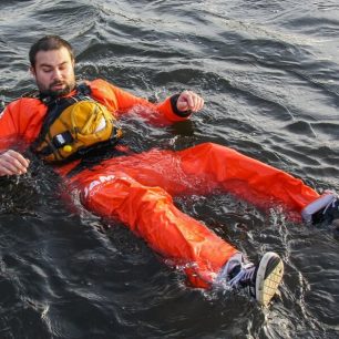 Plavací zkouška po 5 měsísích užívání obleku, stále jsem zůstal v suchu