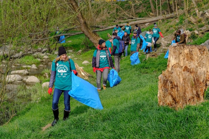 Akce Čistá řeka Sázava se každoročně zúčastní množství dobrovolníků
