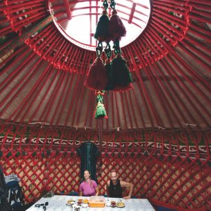 Zasloužený oddech v jurtě / F: Mates