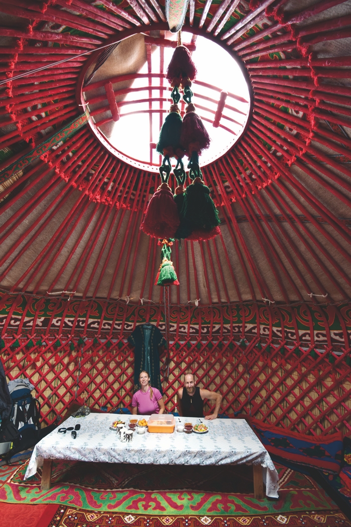 Zasloužený oddech v jurtě / F: Mates