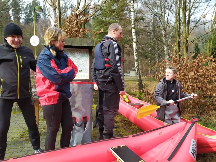 Takže... Takto se drží pádlo / F: archiv Hrab Boats