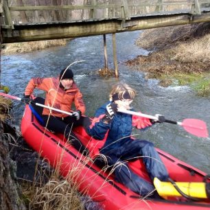 Sakra přitáhni, ať tu zatáčku vybereme / F: archiv Hrab Boats