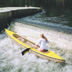 Otava 1999. Skok šlajsny ve Štěkni bokem.