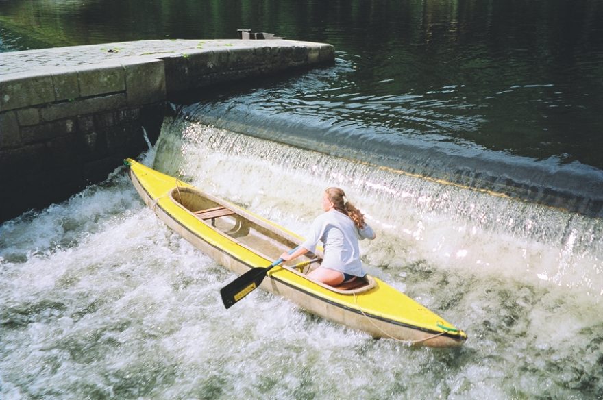 Otava 1999. Skok šlajsny ve Štěkni bokem.