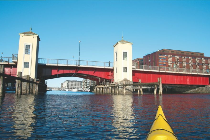 Jeden z mnoha zvedacích mostů