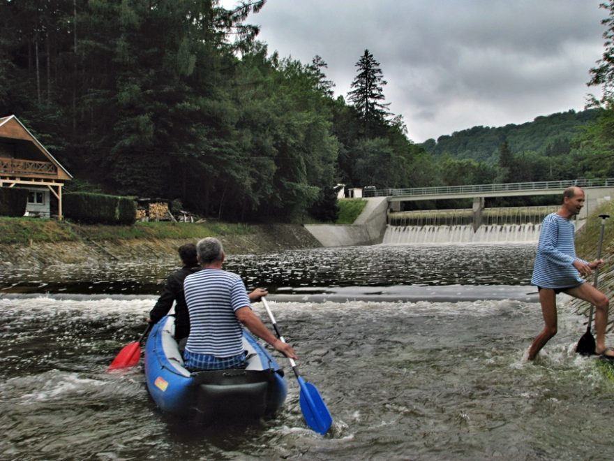 Pod hrází vyrovnávací nádrže Vír II.