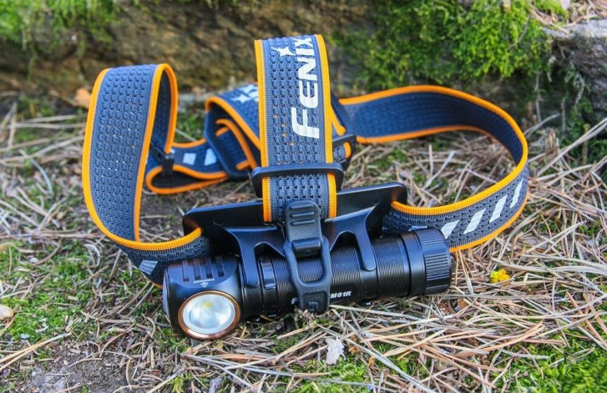 Fenix HM61R Amber připravená k nasazení na hlavu