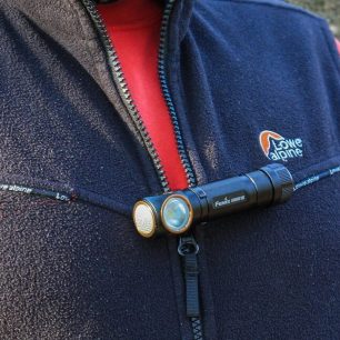 Upevnění na oblečení pomocí kovového klipu