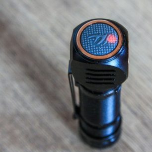 Signalizace stavu nabití akumulátoru pomocí diody pod ovládacím tlačítkem