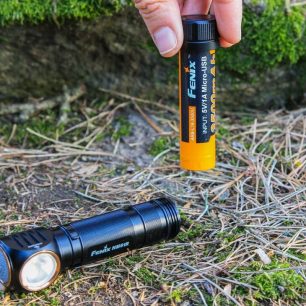 Magnetický uzávěr pomůže i při vyndavání akumulátoru