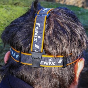 Napojení popruhý na temeni hlavy