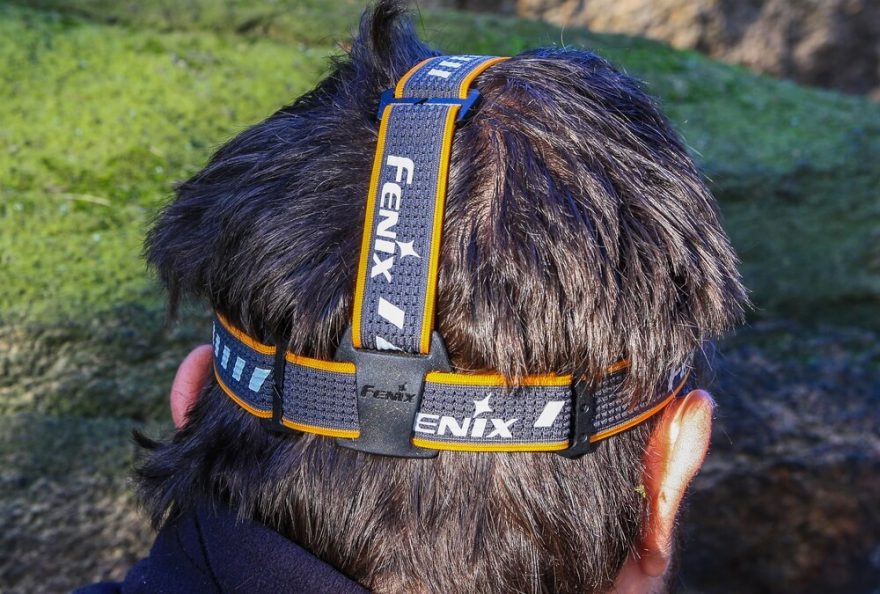 Napojení popruhý na temeni hlavy