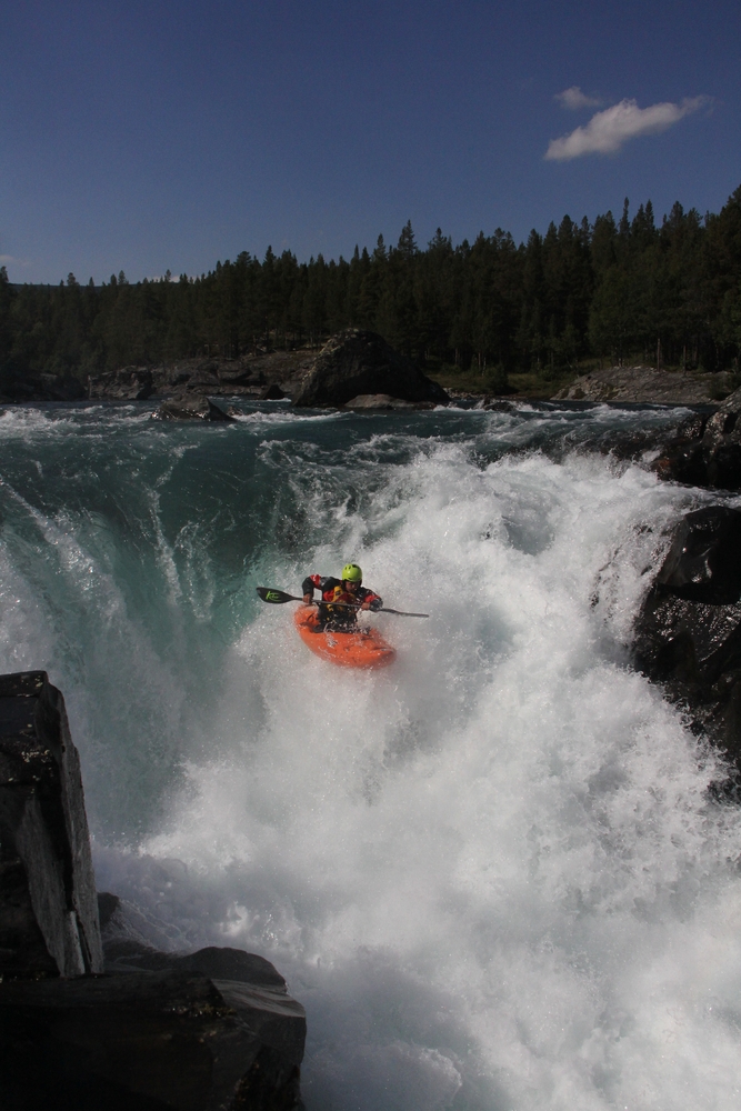 Tenhle vodopád na horní Sjoe se většinou obnáší / F: archiv Kajman