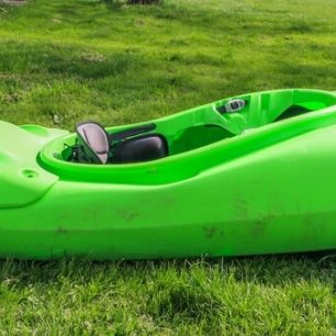 Pohled z boku se zadní přídavnou palubou