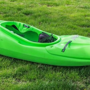 Waka Steeze s nasazenou přídavnou palubou