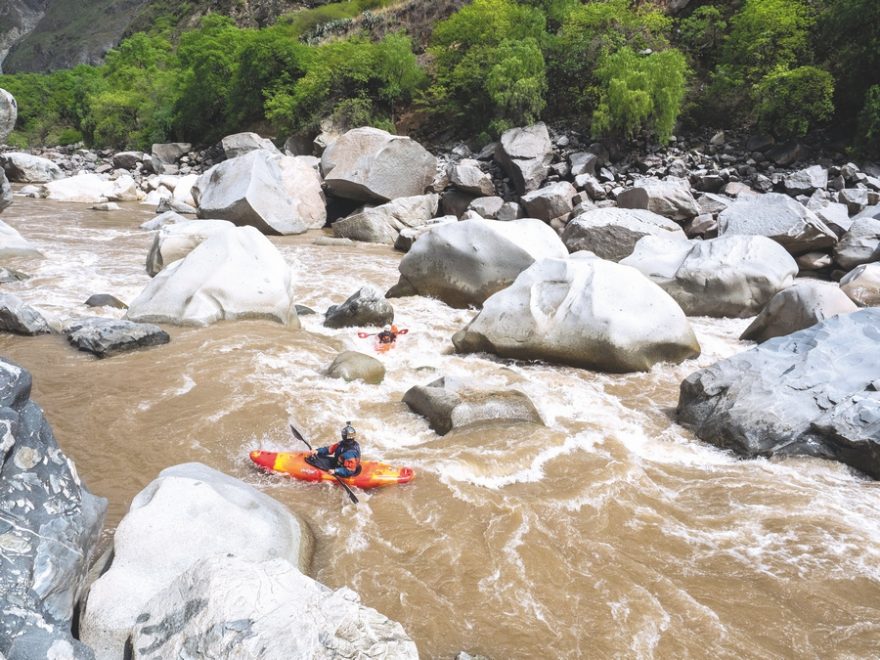 Rumble in the Jungle. Kalob a Nacho hledají cestu skrze labyrint / F: Jakub Kajman Šedivý