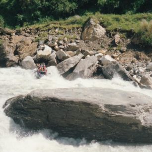 První velká expedice na nepálskou řeku Buri Gandaki v roce 1993 / F: archiv Robert Kazík