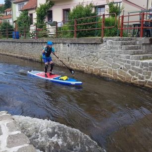 Na jezech myslete na bezpečnost – helma, vesta, nákolenky, boty / F: archiv Paddleboardshop.cz