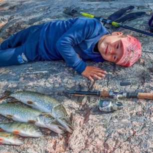 Další dobrou zábavou k vodě je rybolov, třeba nachytáte večeři pro celou partu / F: archiv Pádler
