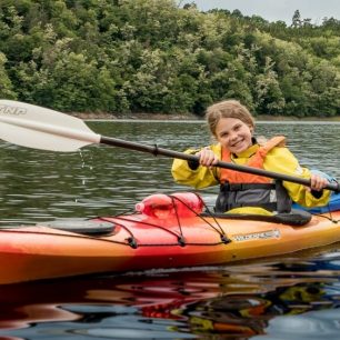 Pro děti jsou určené speciálně navržené lodě, pádlování je pak bude bavit / F: Jiří Králík