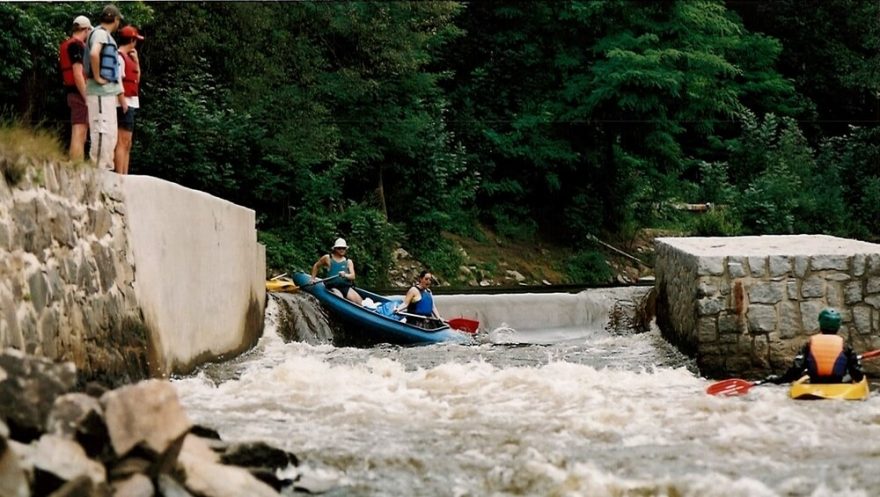 Po rekonstrukci se do šlajsny muselo najíždět zešikma, 2005 / F: Jan Šťovíček