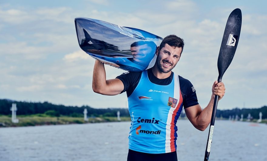 Díky své výšce musí mít Pepa lodě dělané na míru / F: Barbora Reichová