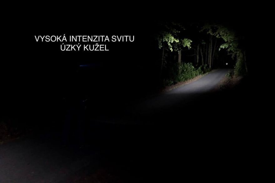 Vysoká intenzita svitu s úzkým kuželem čelovky Ledlenser MH5 / F: Martin Slezáček
