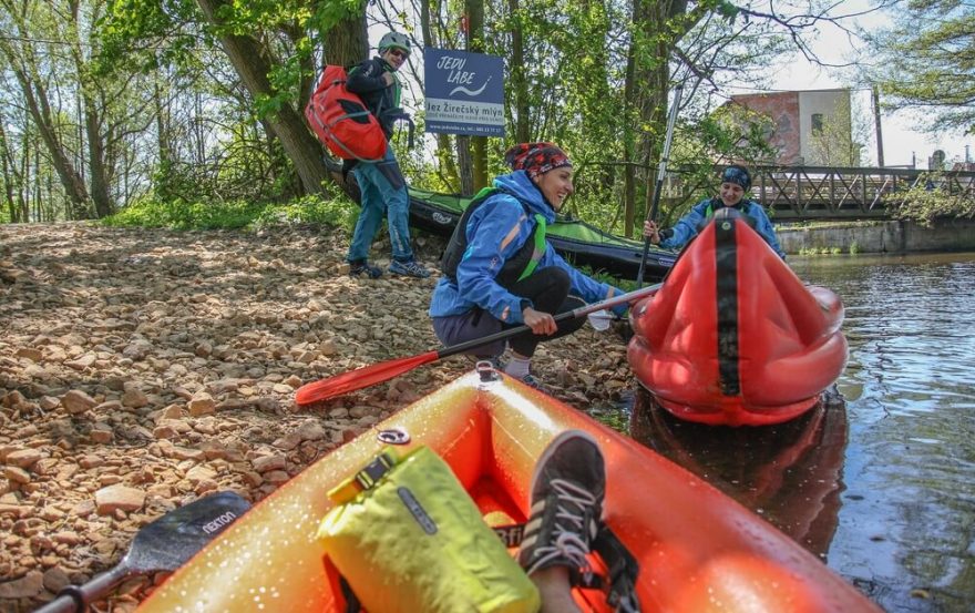 Obnášení jezu Žirečský mlýn je dobře značené a pohodlné