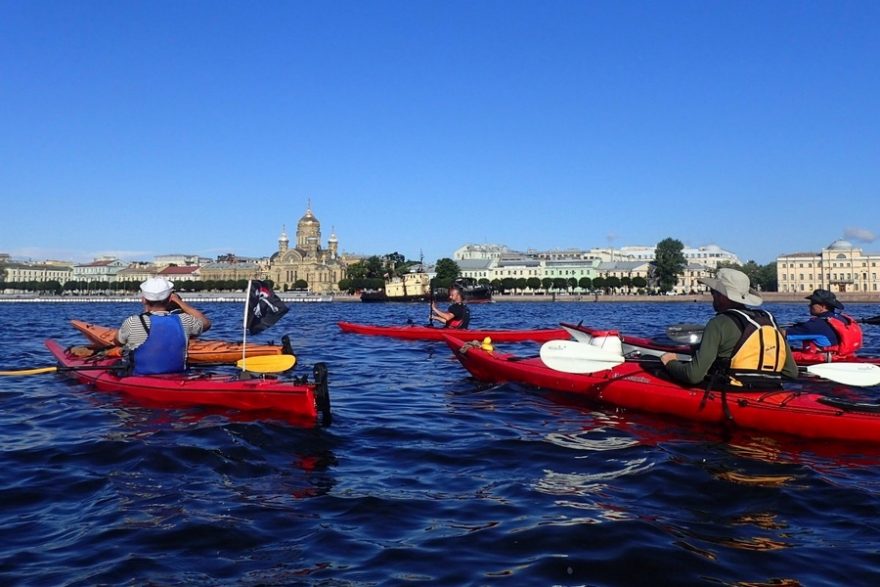 Seakajaková plavba po řece Něvě Petrohradem, 2019