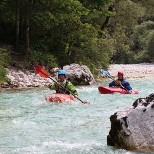 Soču často využívají kajakové školy / F: archiv Alpi Center