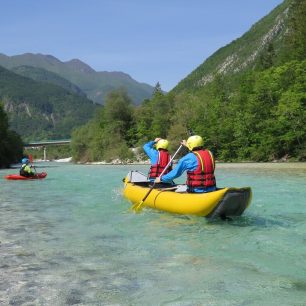 Lehčí části řeky zvládnou i nafukovací kánoe / F: archiv Alpi Center