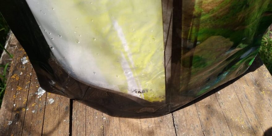 Po zalití studenou vodou začne kapsle okamžitě fungovat a ohřívat obsah / F: Vojta Dvořák