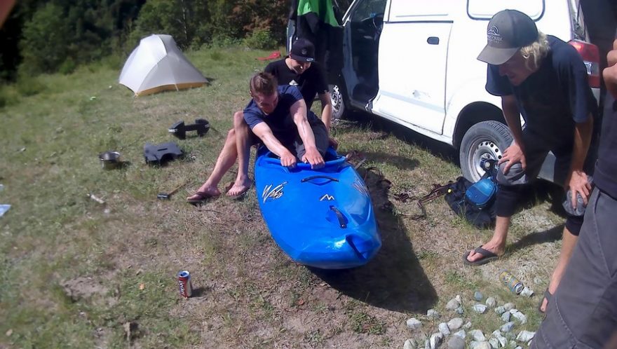 Němci se ukázali jako siláci a dařilo se jim vracet plast do původního tvaru