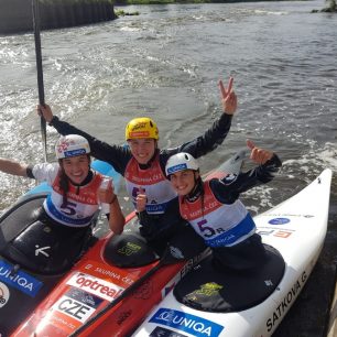 Česká hlídka C1Ž - Tereza Fišerová, Gabriela Satková a Tereza Kneblová / F: Jan Homolka, kanoe.cz