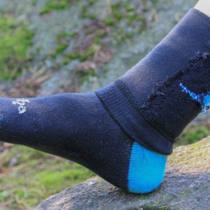 Když podkolenky otočíte naruby, jasně vidíte, kde je přidán materiál pro větší pohodlí