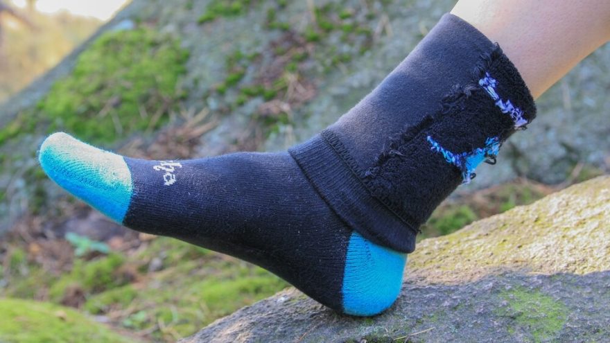 Když podkolenky otočíte naruby, jasně vidíte, kde je přidán materiál pro větší pohodlí