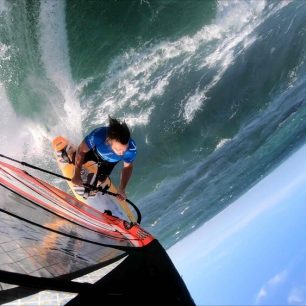 Na windsurfu na vlnách raději skáču než jezdím. Můj oblíbený trik je Backloop / F: archiv Rotťák