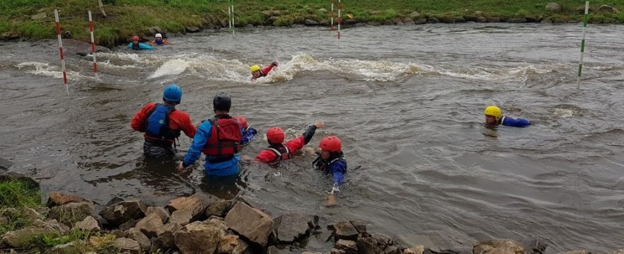 Nácvik sebezáchrany / F: Vodácké centrum Znojmo