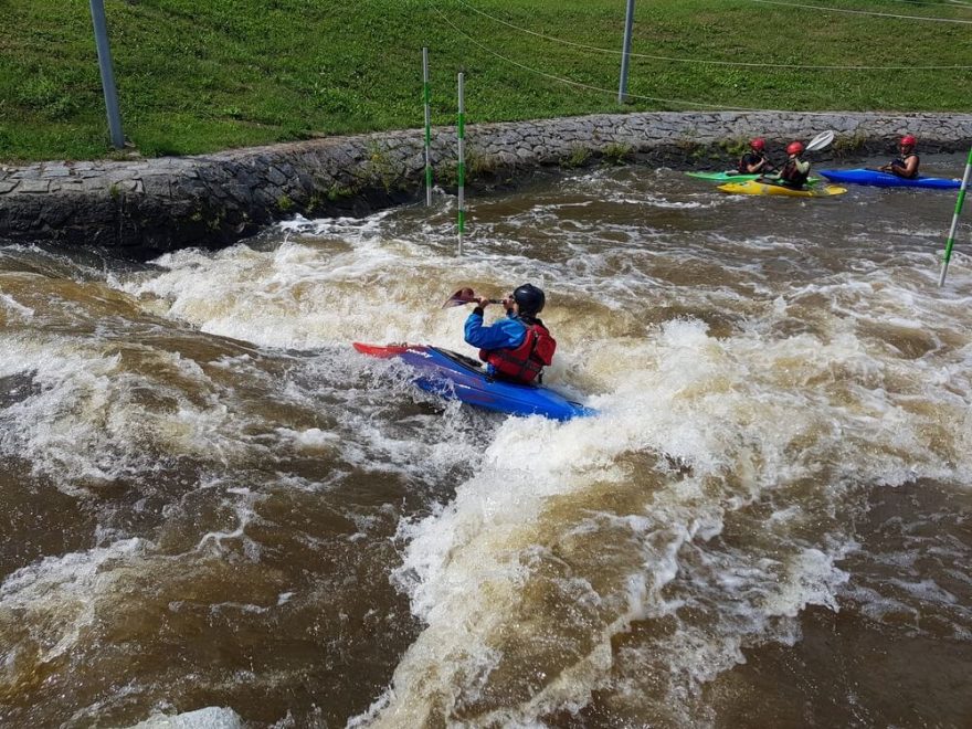 Technika a taktika jízdy na kajaku / F: Vodácké centrum Znojmo